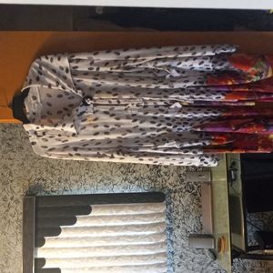 A cover-up black and white what a little red with pockets on the side size extra